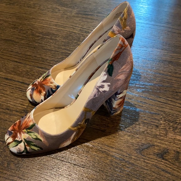 Shoes 👠 - Picture 2 of 4